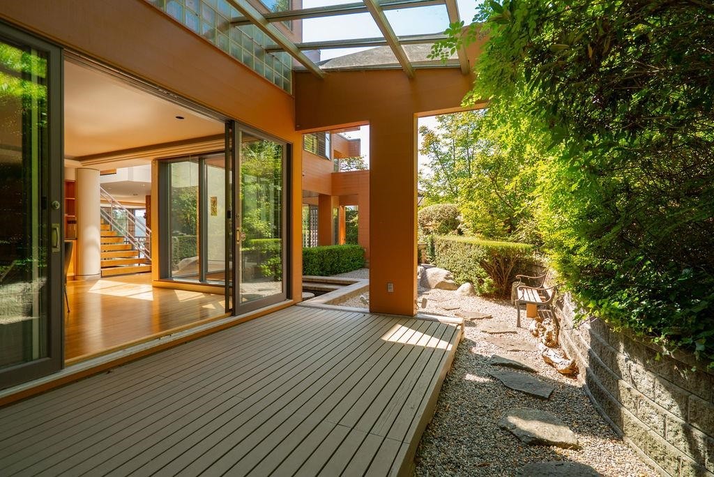 687 Beachview Drive, North Vancouver, BC - Outdoor With Exterior