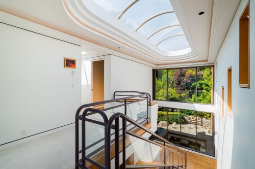 687 Beachview Drive, North Vancouver, BC - Indoor Photo Showing Other Room
