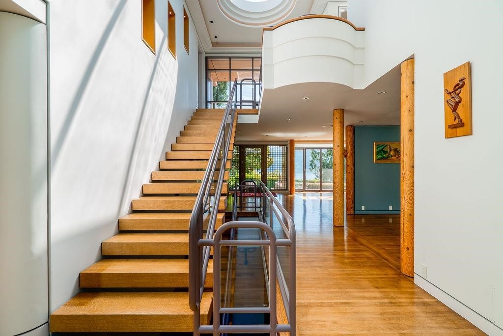 687 Beachview Drive, North Vancouver, BC - Indoor Photo Showing Other Room