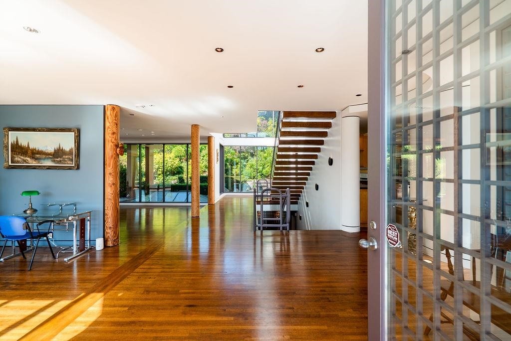 687 Beachview Drive, North Vancouver, BC - Indoor