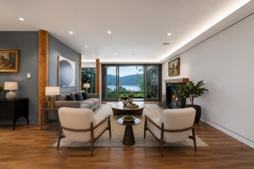 687 Beachview Drive, North Vancouver, BC - Indoor Photo Showing Living Room