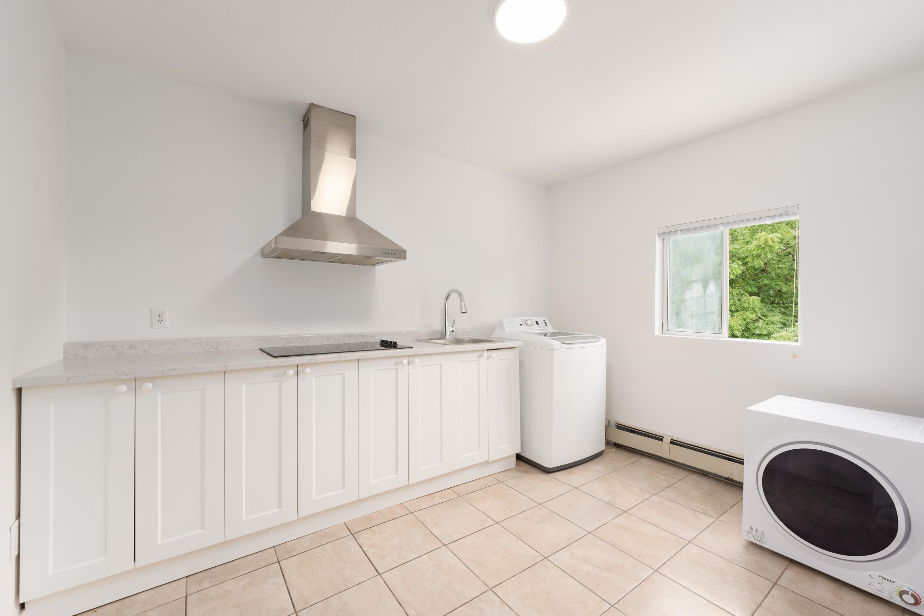 1038 51St Avenue E, Vancouver, BC - Indoor Photo Showing Laundry Room
