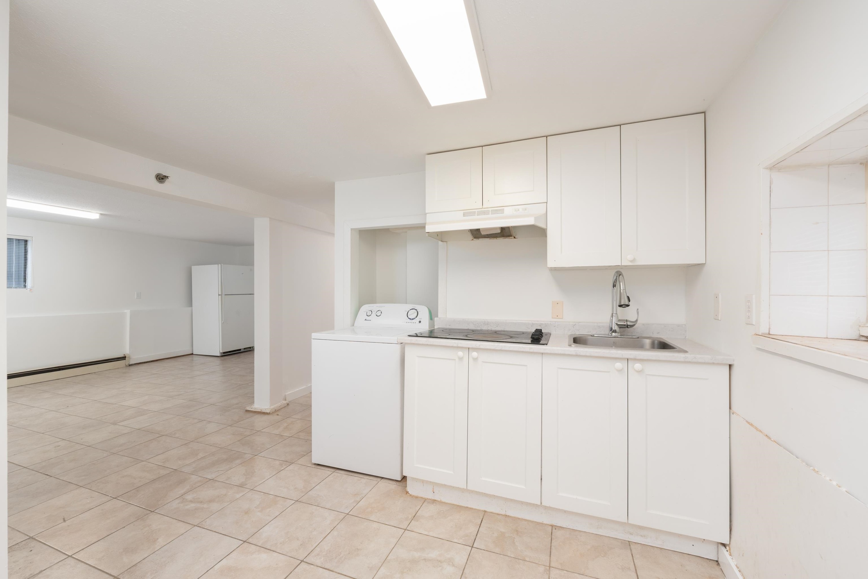1038 51St Avenue E, Vancouver, BC - Indoor Photo Showing Laundry Room
