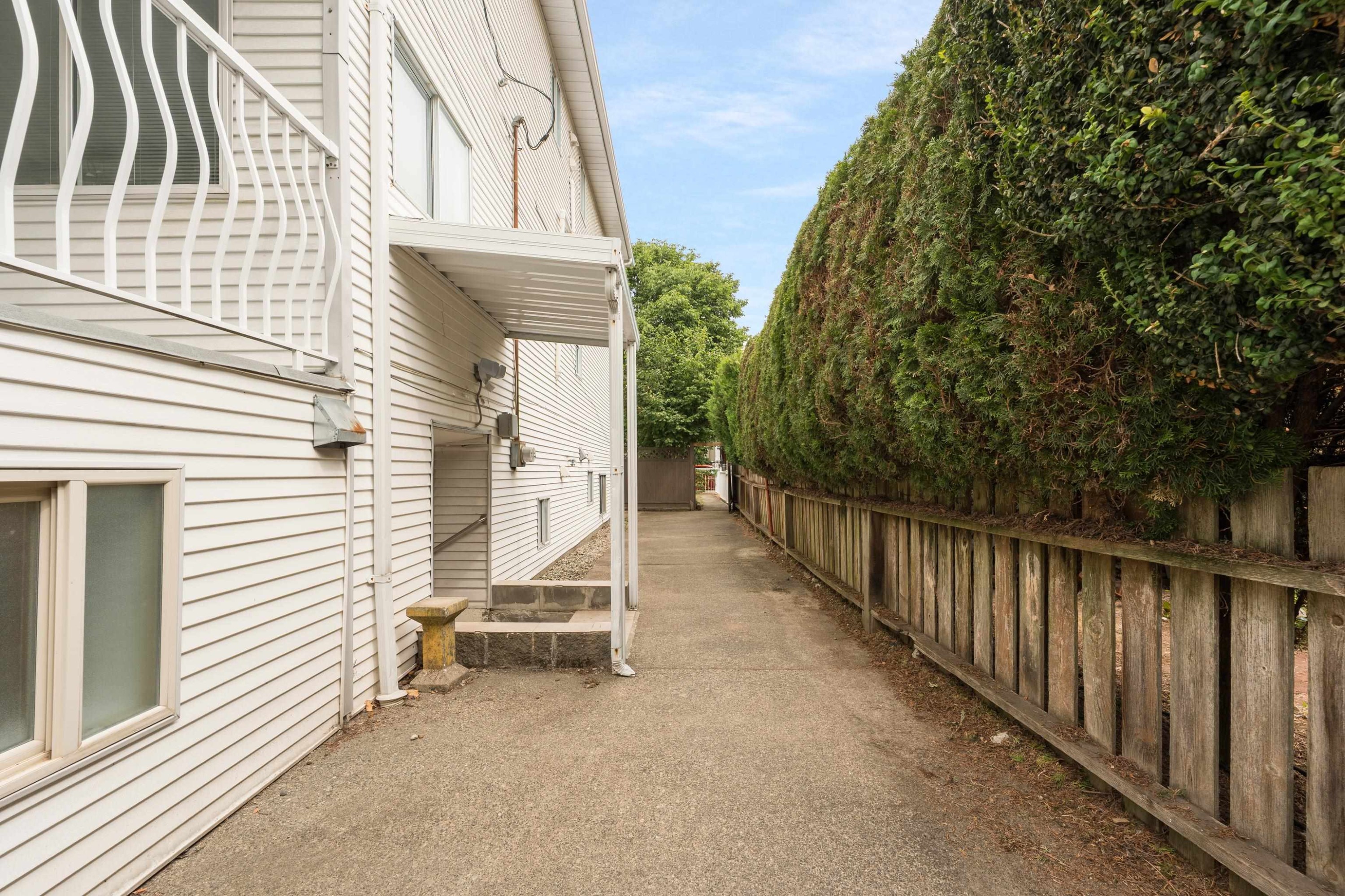 1038 51St Avenue E, Vancouver, BC - Outdoor With Exterior