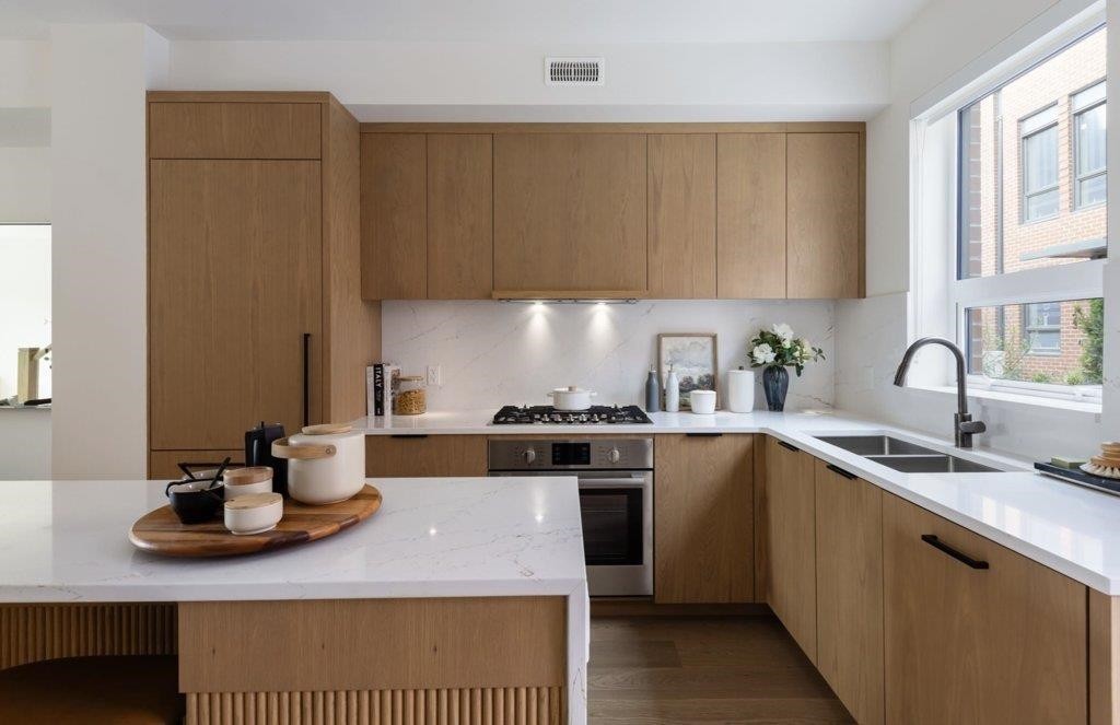 5387 Willow Street, Vancouver, BC - Indoor Photo Showing Kitchen With Double Sink With Upgraded Kitchen