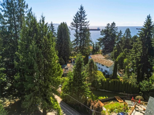 4019 Rose Crescent, West Vancouver, BC 