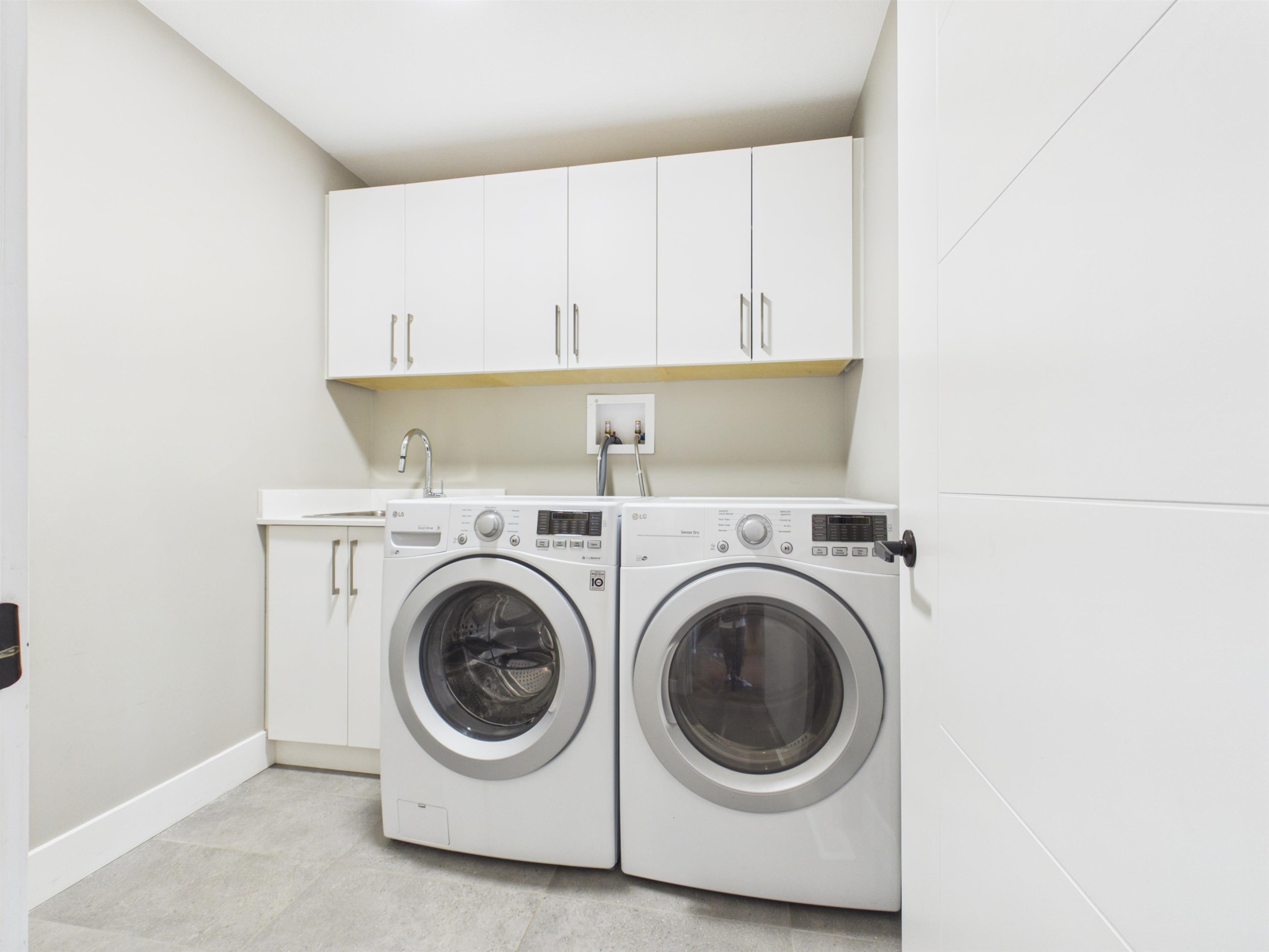 3534 Archworth Avenue, Coquitlam, BC - Indoor Photo Showing Laundry Room
