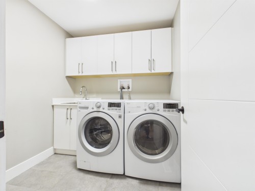 3534 Archworth Avenue, Coquitlam, BC - Indoor Photo Showing Laundry Room