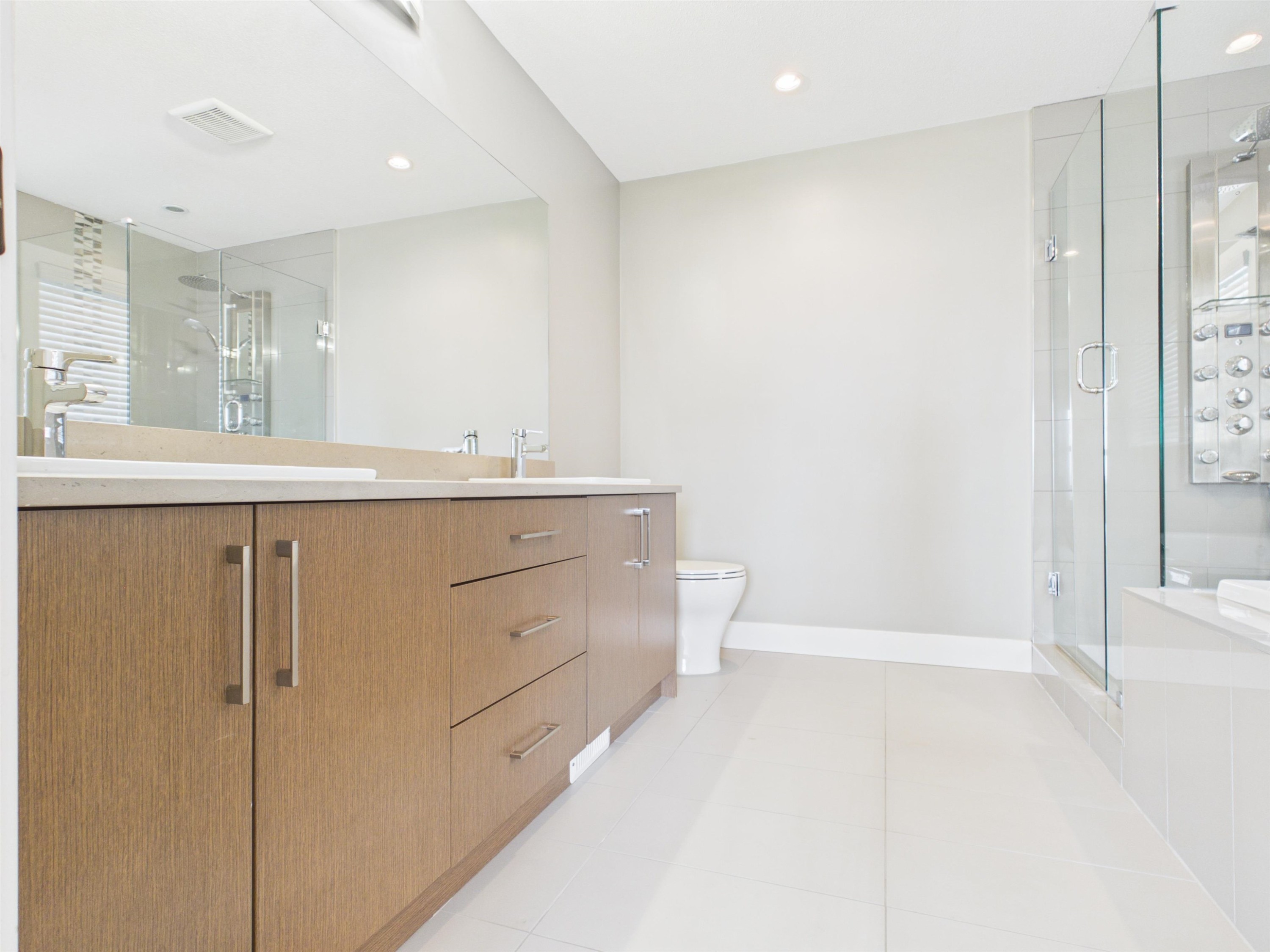 3534 Archworth Avenue, Coquitlam, BC - Indoor Photo Showing Bathroom