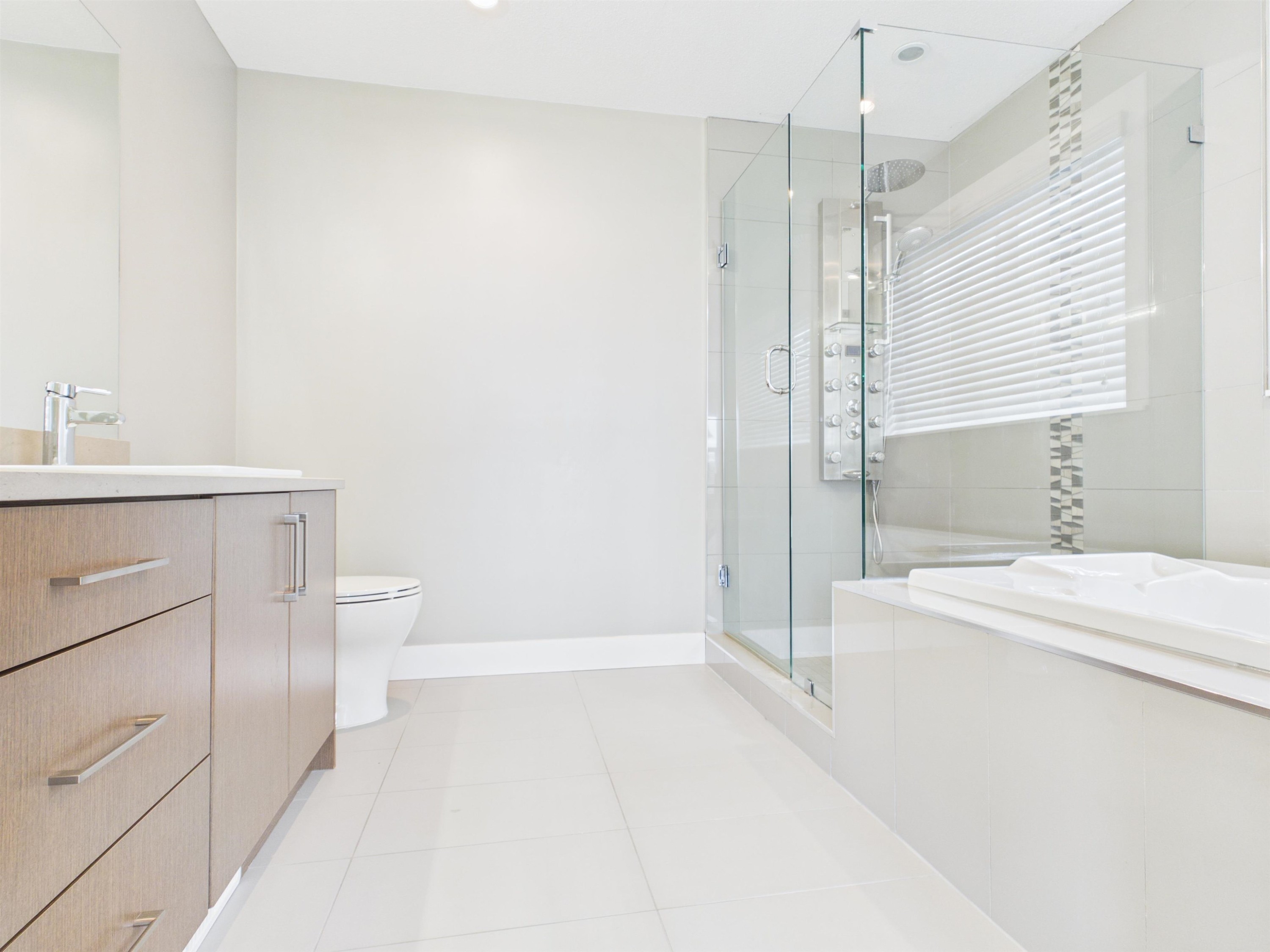 3534 Archworth Avenue, Coquitlam, BC - Indoor Photo Showing Bathroom