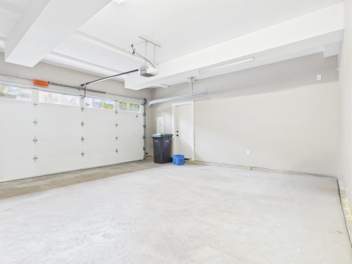 3534 Archworth Avenue, Coquitlam, BC - Indoor Photo Showing Garage