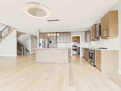3534 Archworth Avenue, Coquitlam, BC - Indoor Photo Showing Kitchen With Upgraded Kitchen