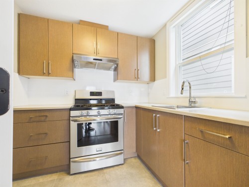 3534 Archworth Avenue, Coquitlam, BC - Indoor Photo Showing Kitchen