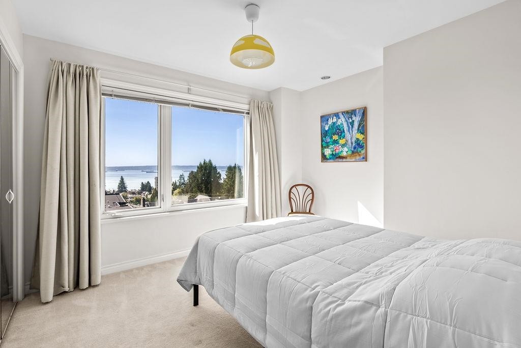 2316 Nelson Avenue, West Vancouver, BC - Indoor Photo Showing Bedroom
