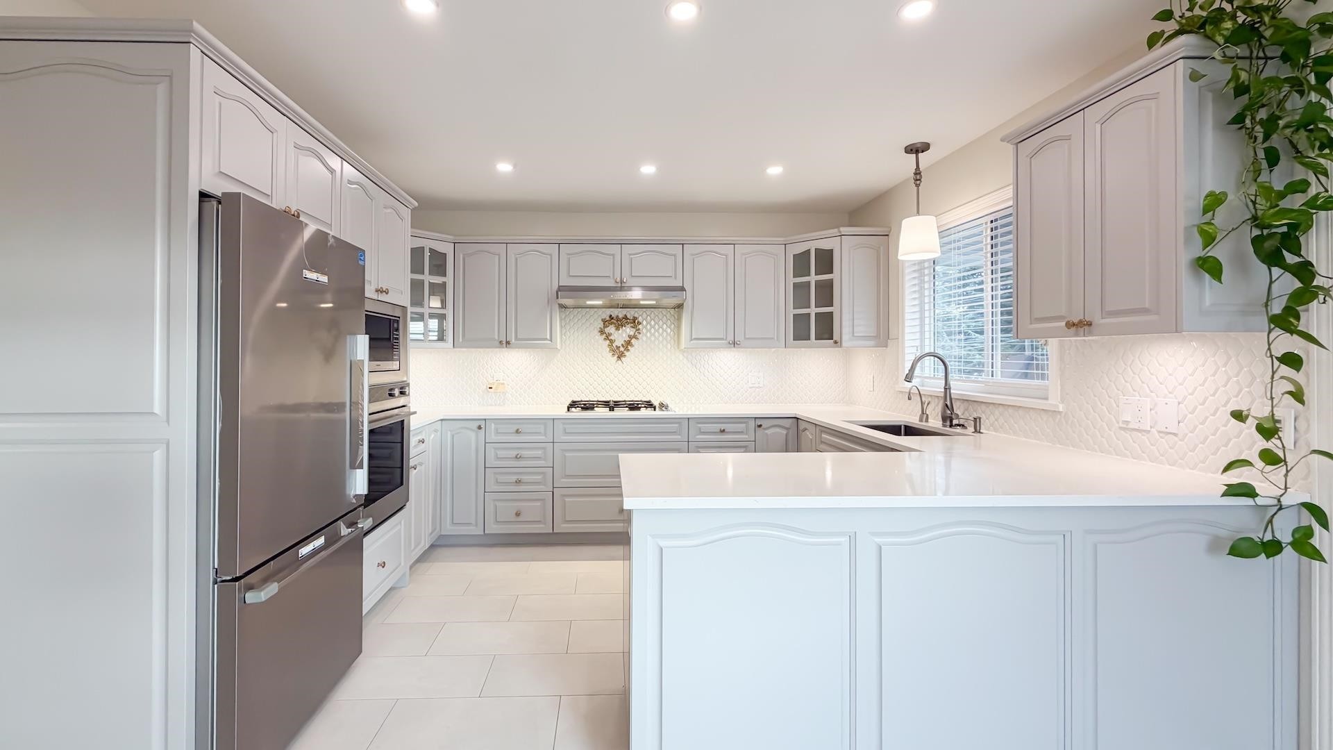 6462 Nanaimo Street, Vancouver, BC - Indoor Photo Showing Kitchen With Upgraded Kitchen