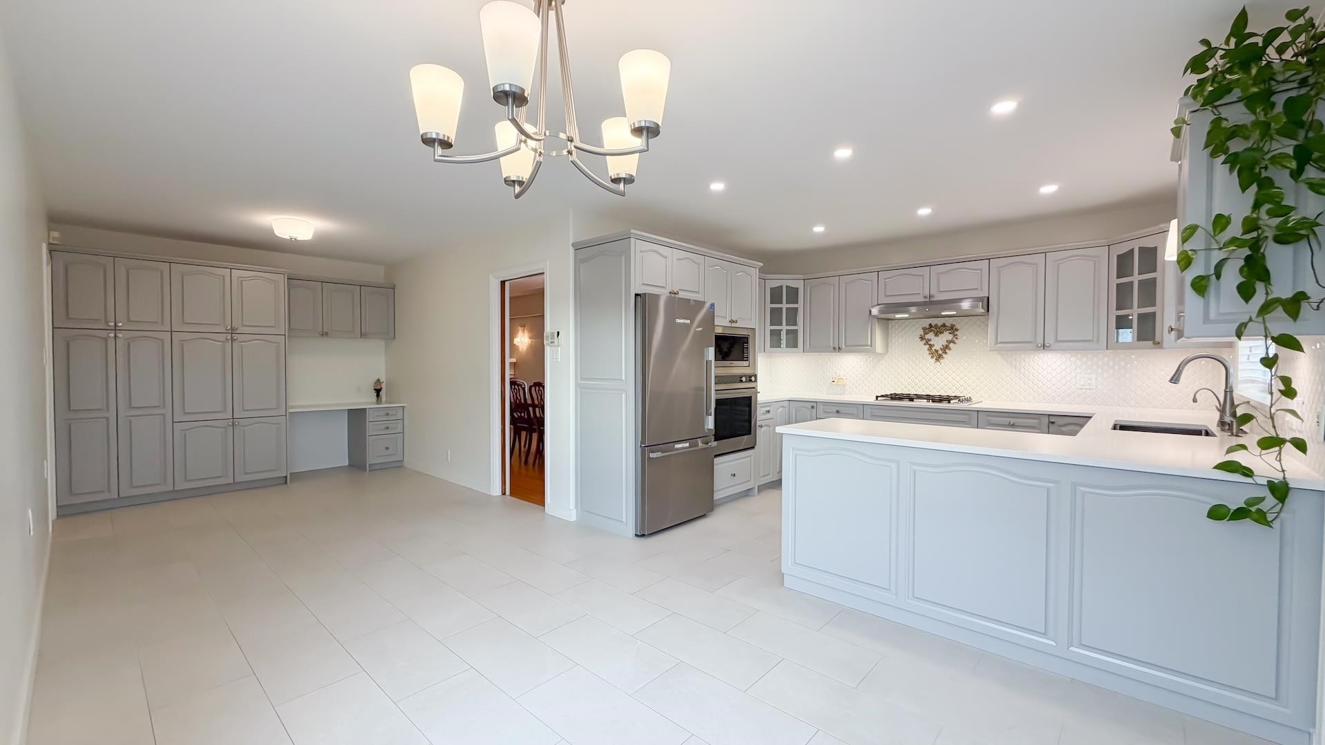 6462 Nanaimo Street, Vancouver, BC - Indoor Photo Showing Kitchen