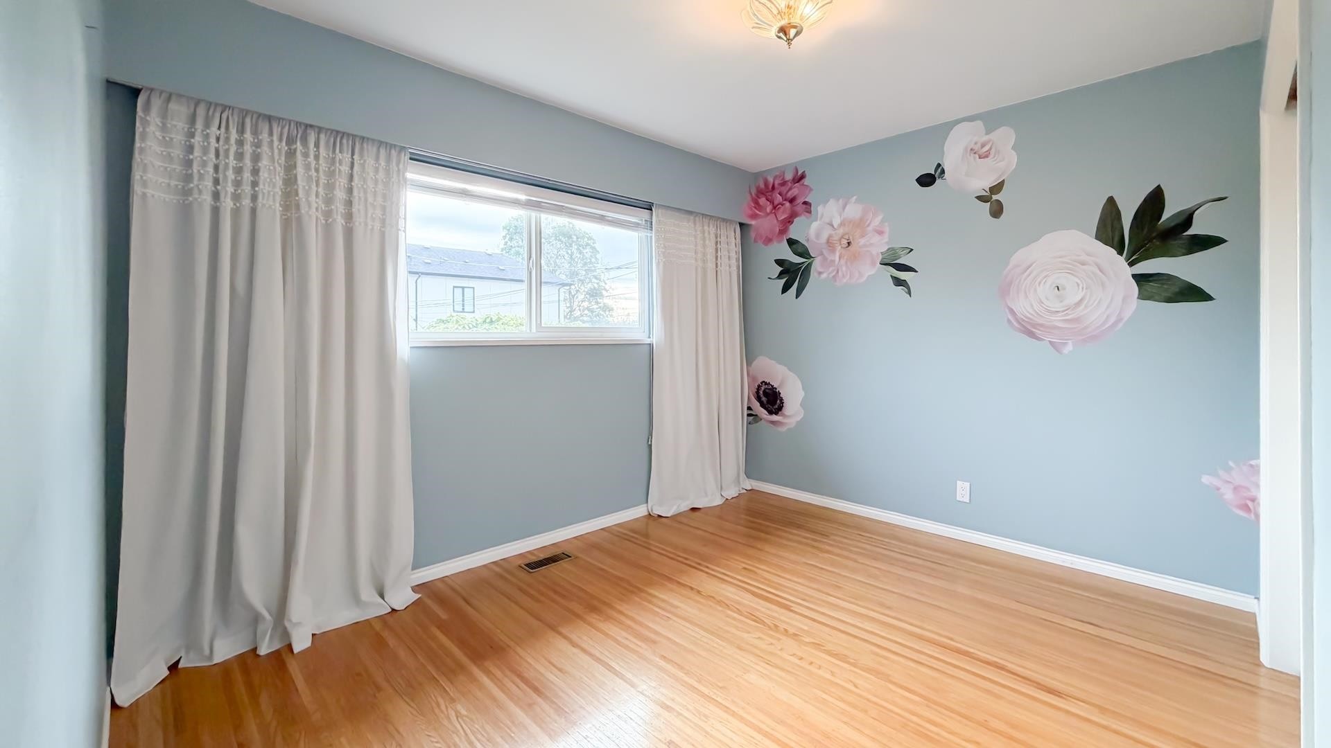 6462 Nanaimo Street, Vancouver, BC - Indoor Photo Showing Other Room