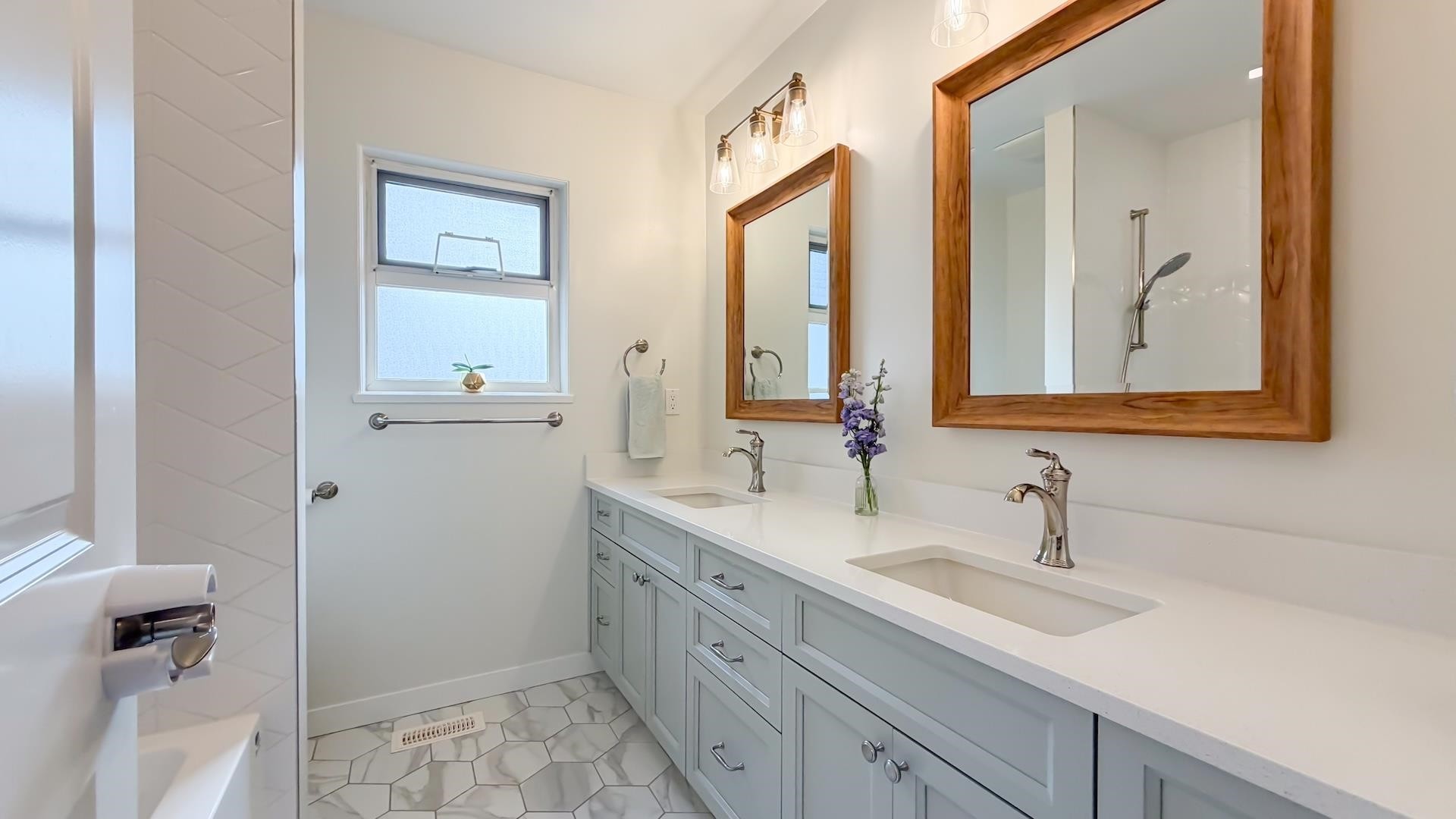 6462 Nanaimo Street, Vancouver, BC - Indoor Photo Showing Bathroom