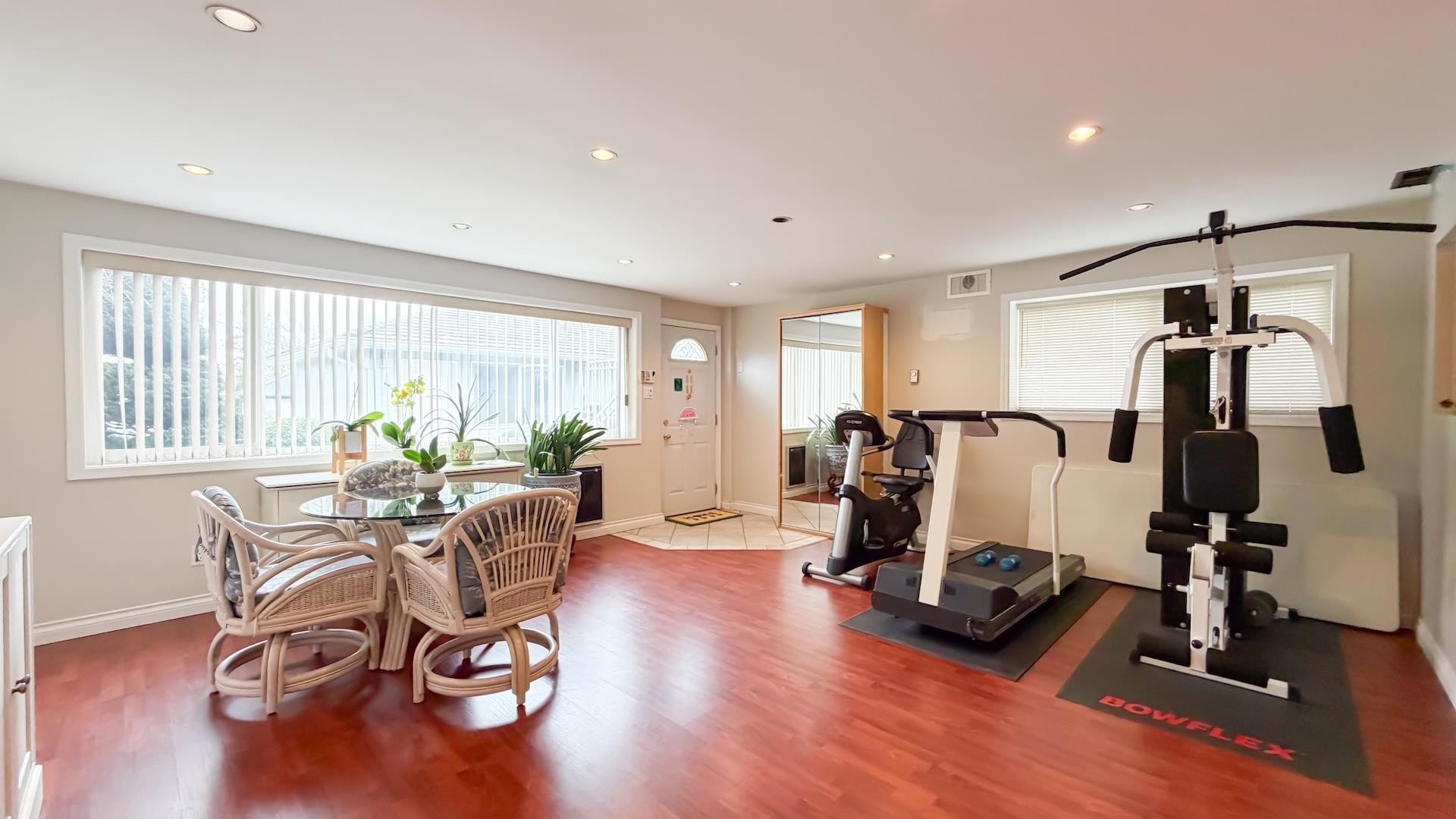 6462 Nanaimo Street, Vancouver, BC - Indoor Photo Showing Gym Room