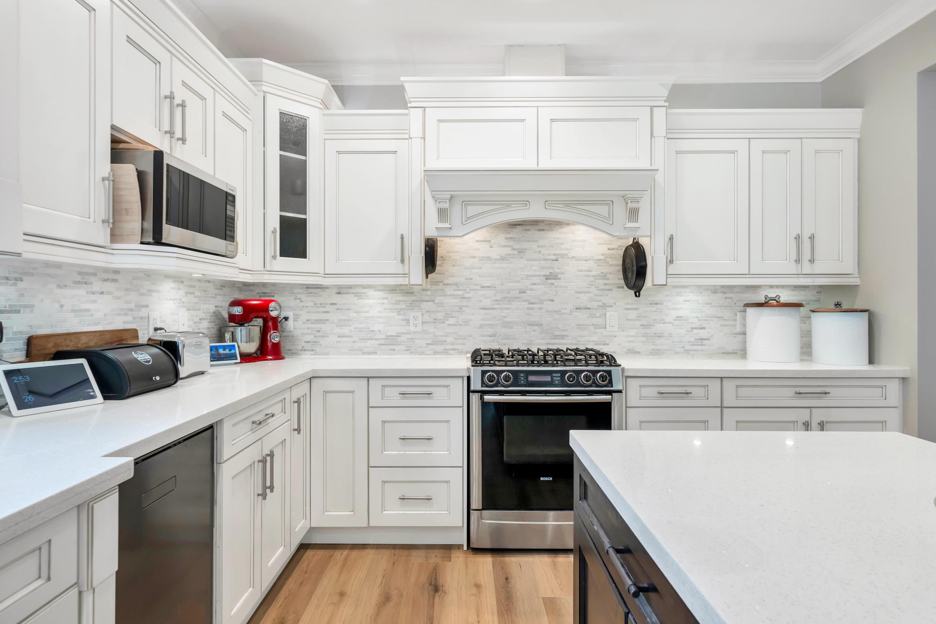 24640 101 Avenue, Maple Ridge, BC - Indoor Photo Showing Kitchen With Upgraded Kitchen