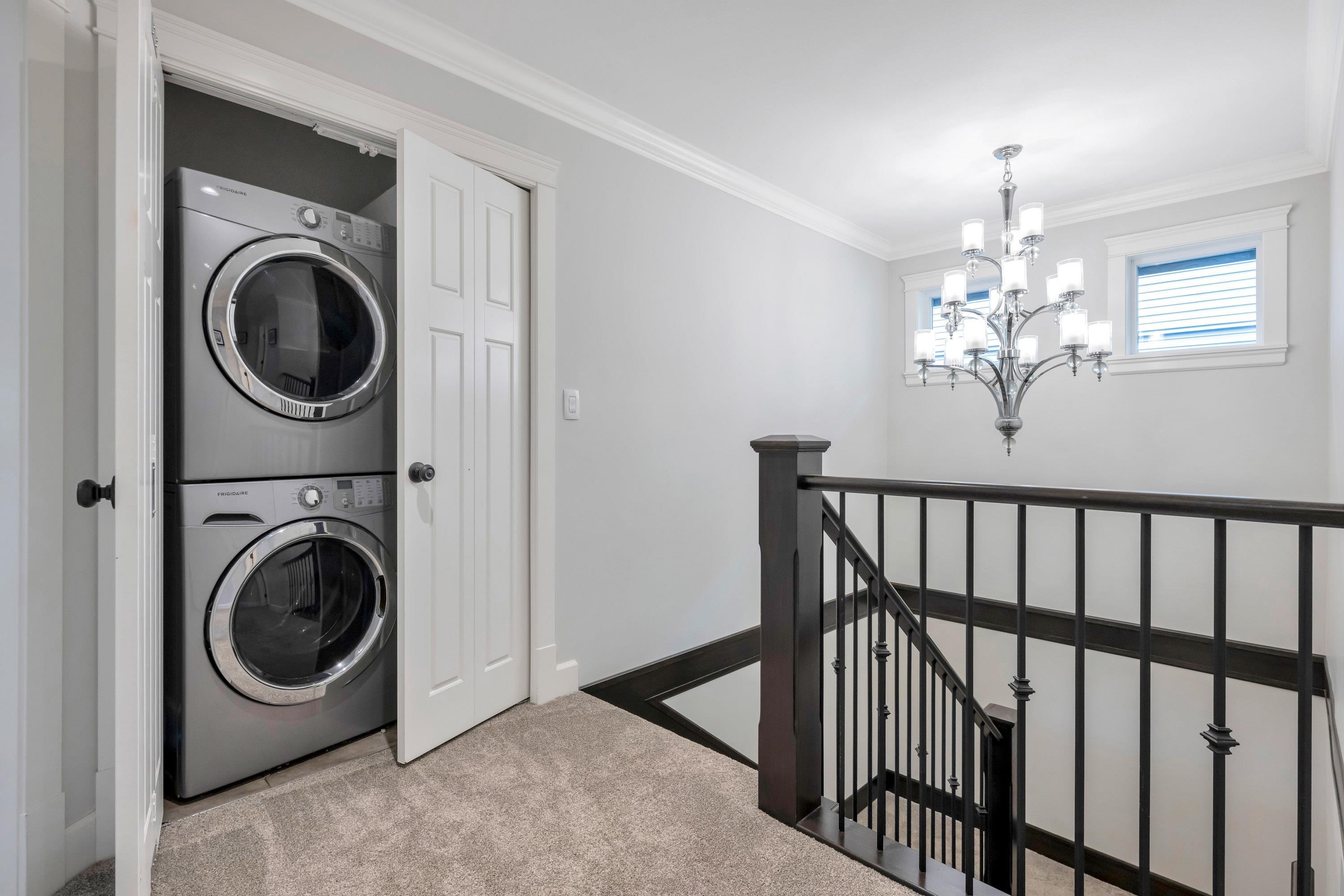 24640 101 Avenue, Maple Ridge, BC - Indoor Photo Showing Laundry Room