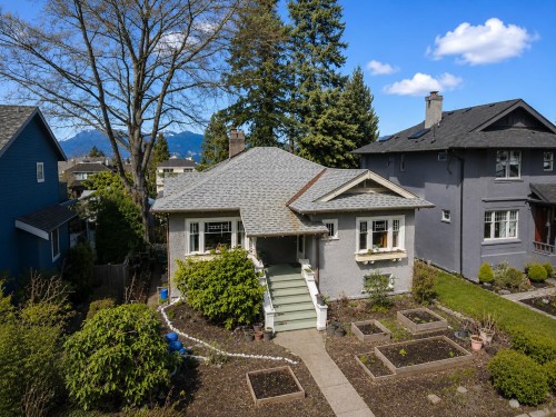 4247 13Th Avenue W, Vancouver, BC 