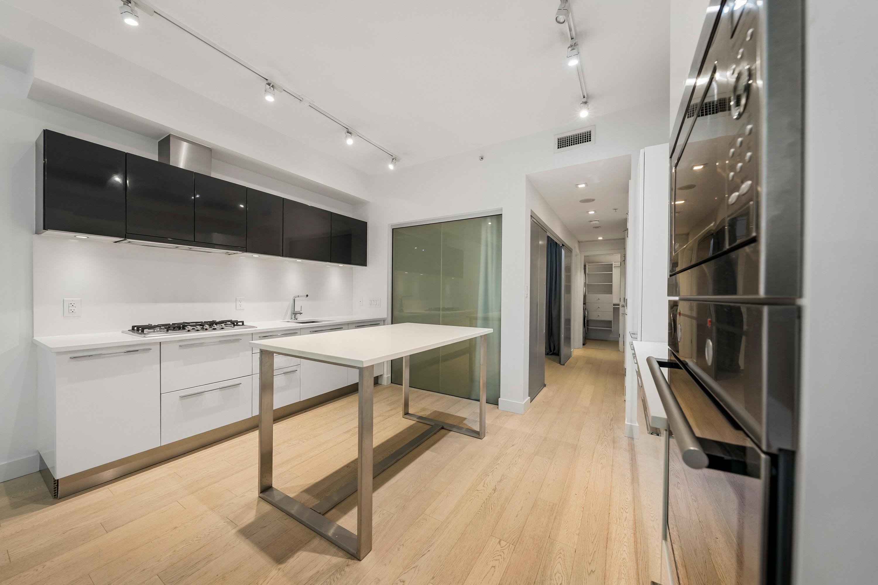 134 1St Avenue E, Vancouver, BC - Indoor Photo Showing Kitchen