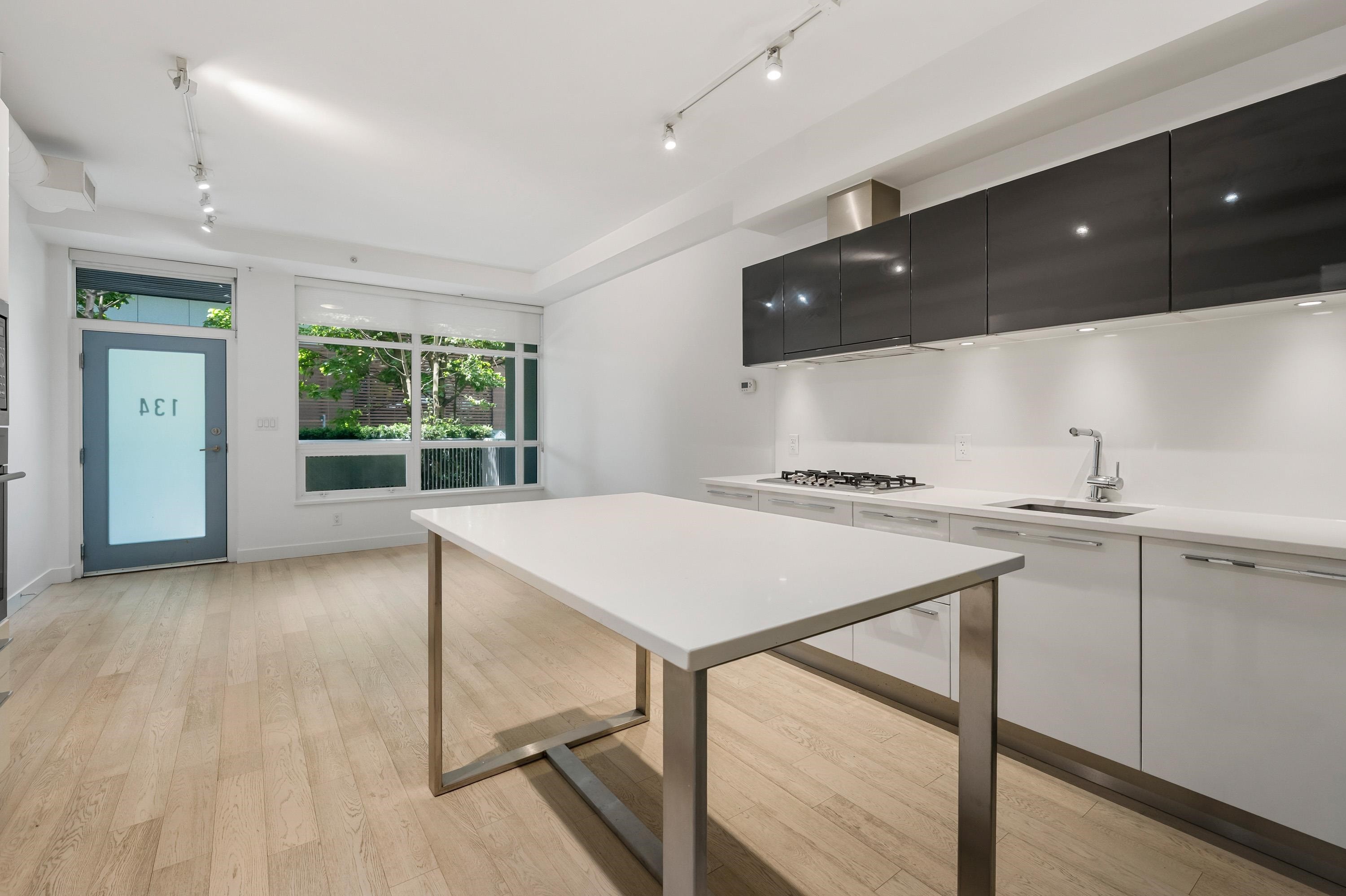 134 1St Avenue E, Vancouver, BC - Indoor