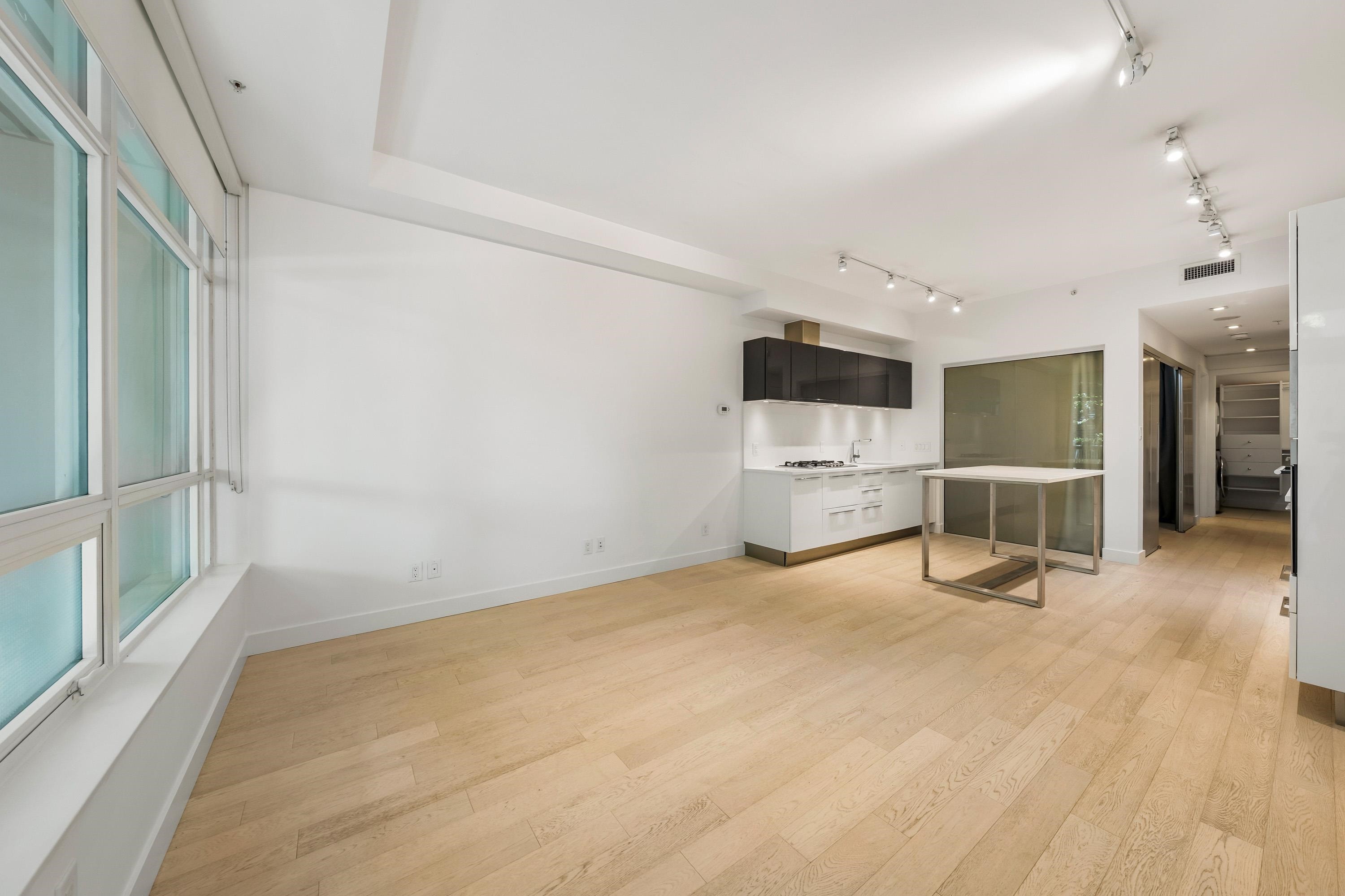 134 1St Avenue E, Vancouver, BC - Indoor Photo Showing Kitchen