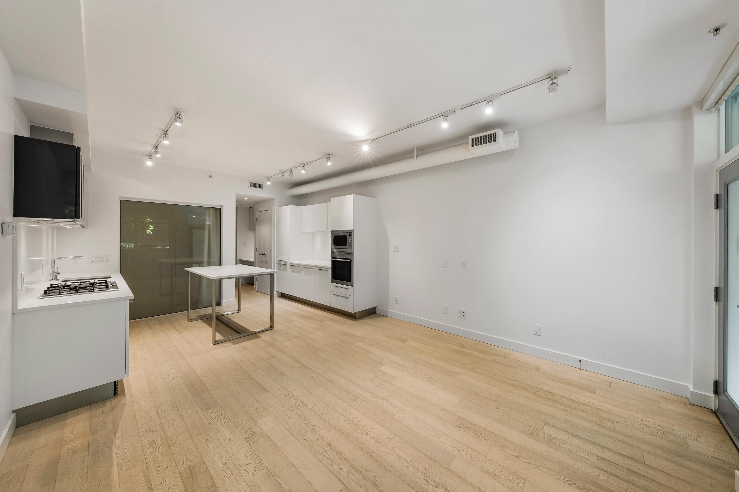 134 1St Avenue E, Vancouver, BC - Indoor Photo Showing Kitchen