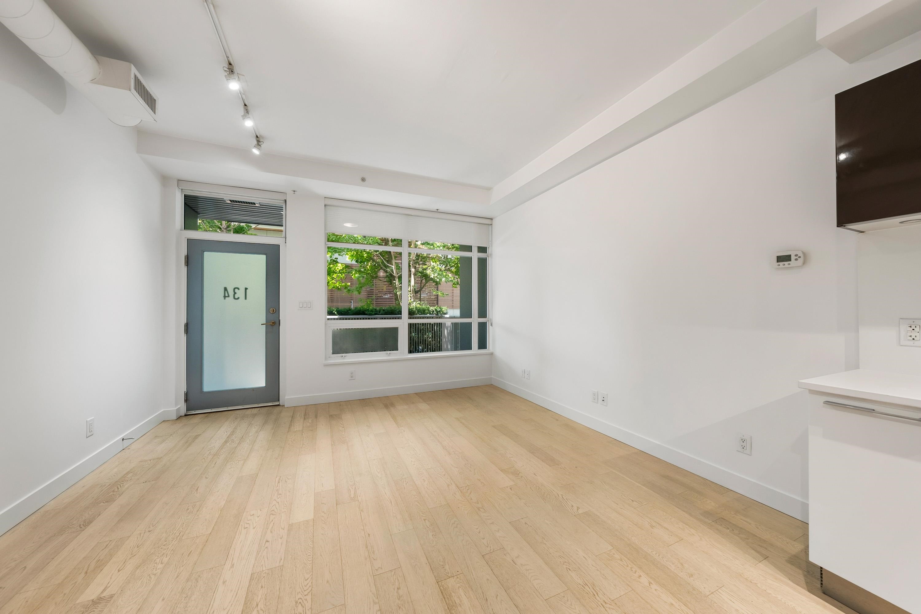134 1St Avenue E, Vancouver, BC - Indoor Photo Showing Other Room