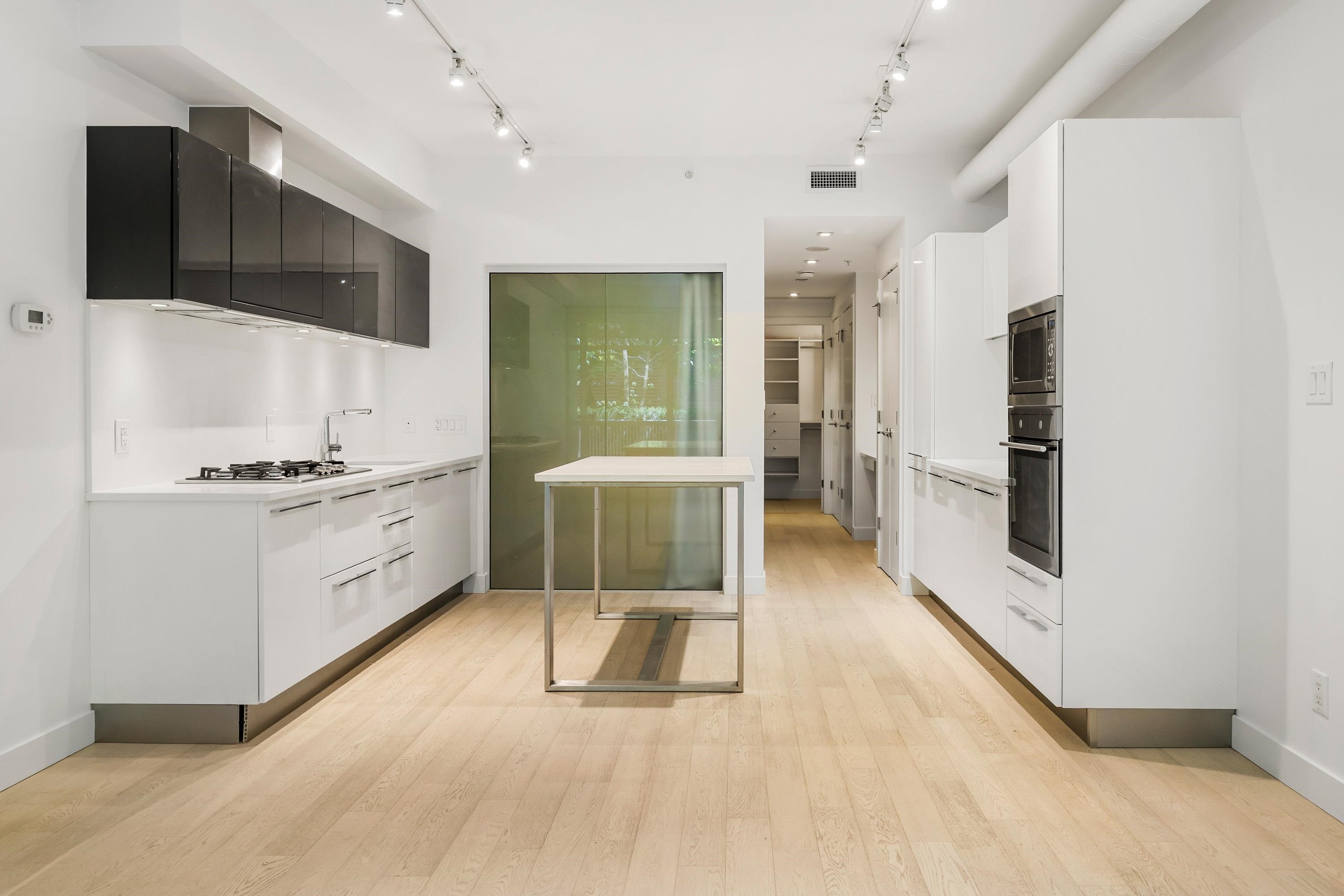134 1St Avenue E, Vancouver, BC - Indoor Photo Showing Kitchen