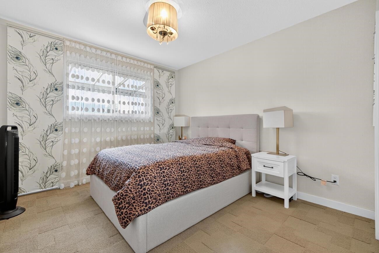 1052 Corona Crescent, Coquitlam, BC - Indoor Photo Showing Bedroom