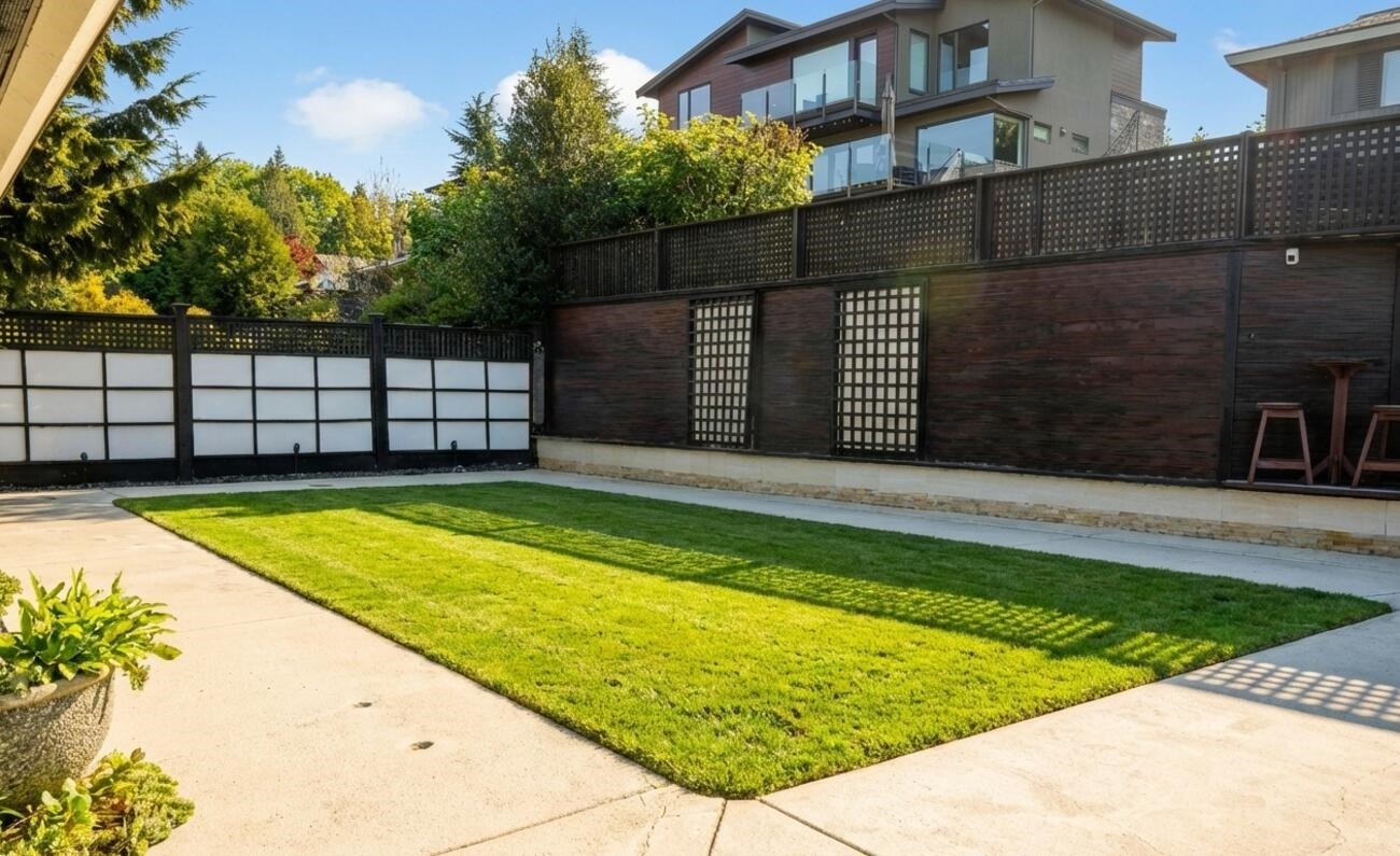 1052 Corona Crescent, Coquitlam, BC - Outdoor