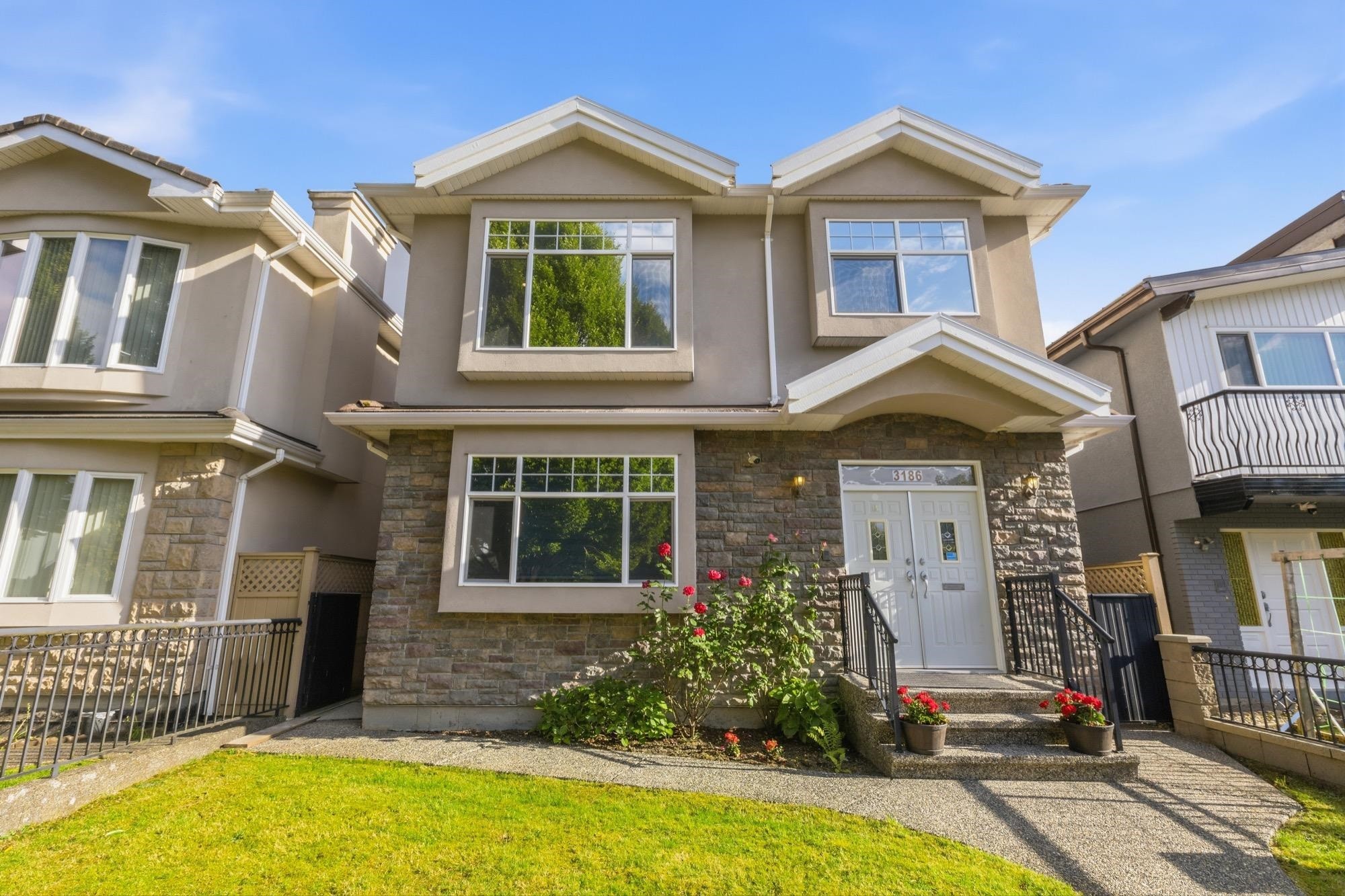 3186 18Th Avenue E, Vancouver, BC - Outdoor