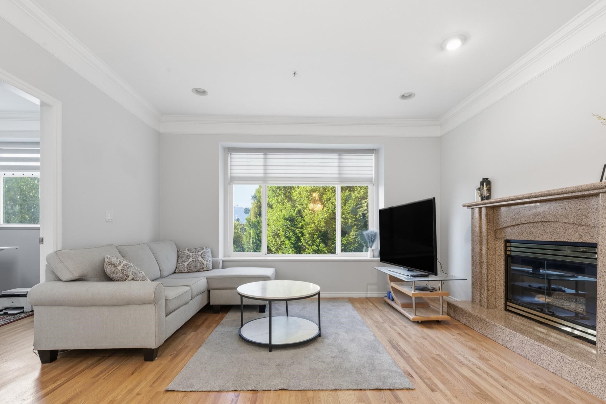 3186 18Th Avenue E, Vancouver, BC - Indoor Photo Showing Living Room With Fireplace