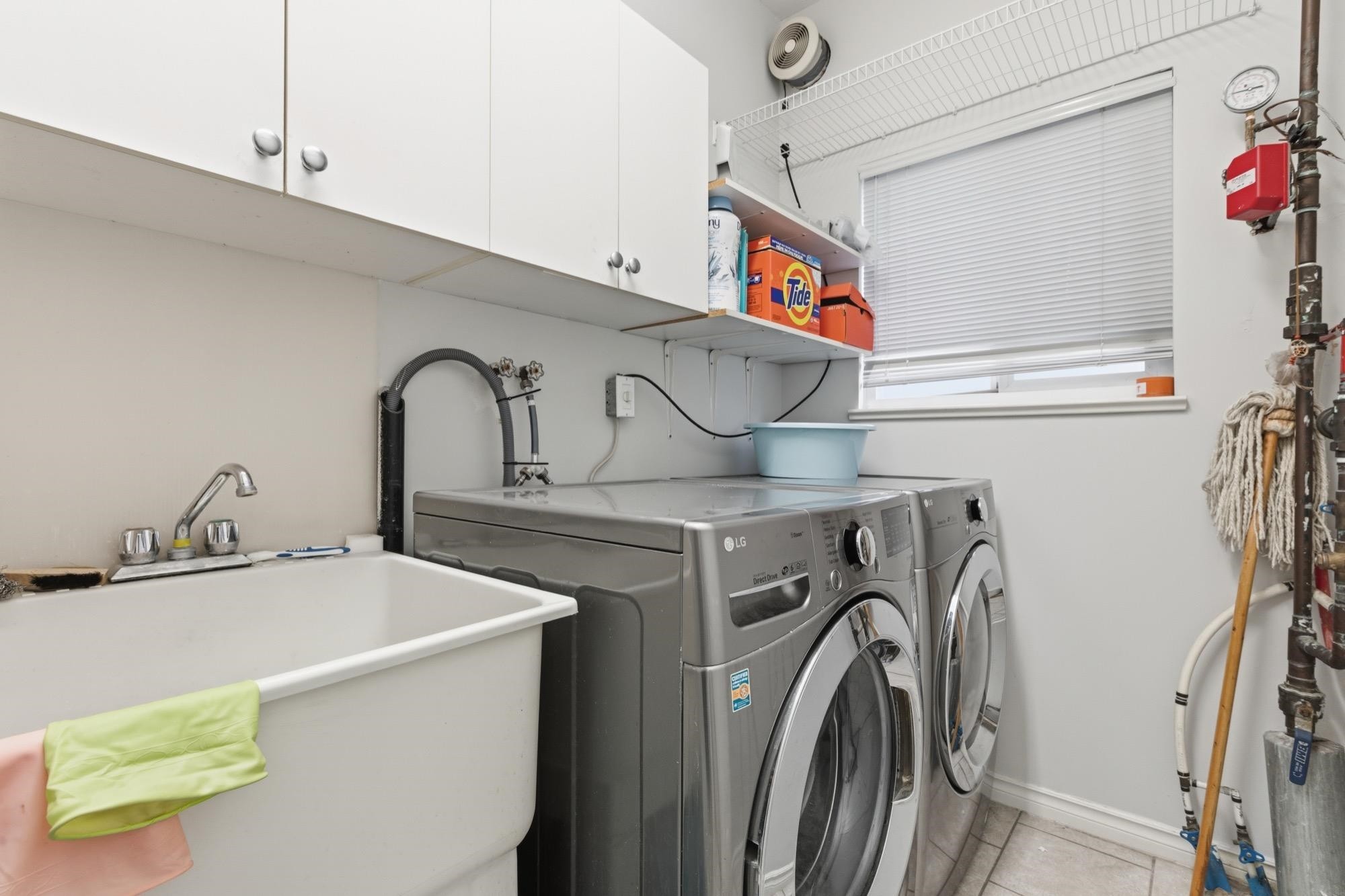 3186 18Th Avenue E, Vancouver, BC - Indoor Photo Showing Laundry Room