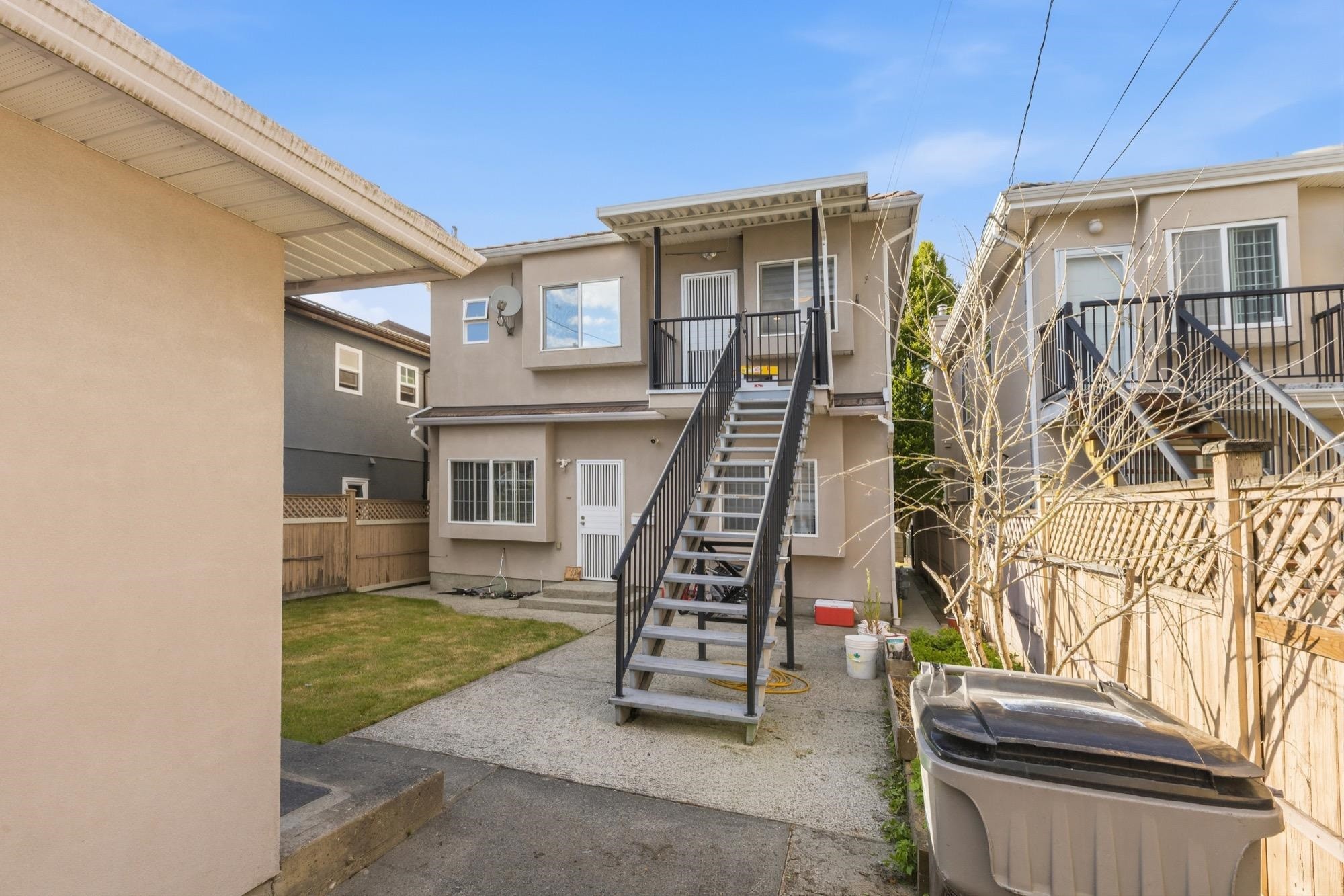 3186 18Th Avenue E, Vancouver, BC - Outdoor