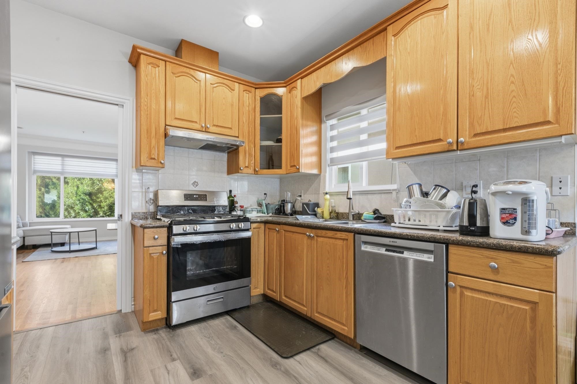 3186 18Th Avenue E, Vancouver, BC - Indoor Photo Showing Kitchen