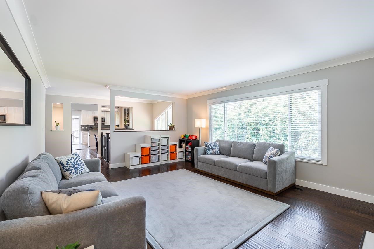 1566 Shaughnessy Street, Port Coquitlam, BC - Indoor Photo Showing Living Room