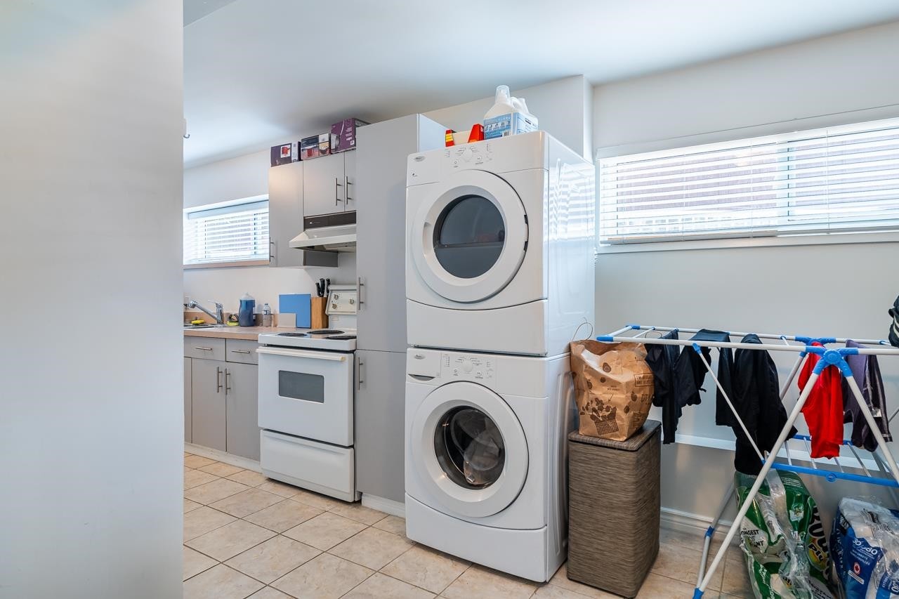 1566 Shaughnessy Street, Port Coquitlam, BC - Indoor Photo Showing Laundry Room