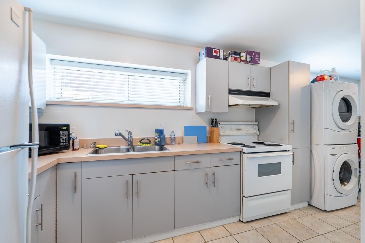 1566 Shaughnessy Street, Port Coquitlam, BC - Indoor Photo Showing Laundry Room