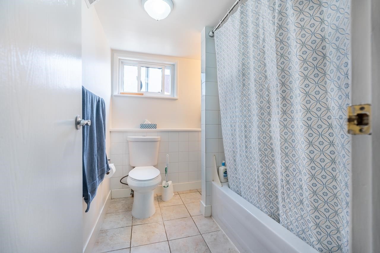1566 Shaughnessy Street, Port Coquitlam, BC - Indoor Photo Showing Bathroom