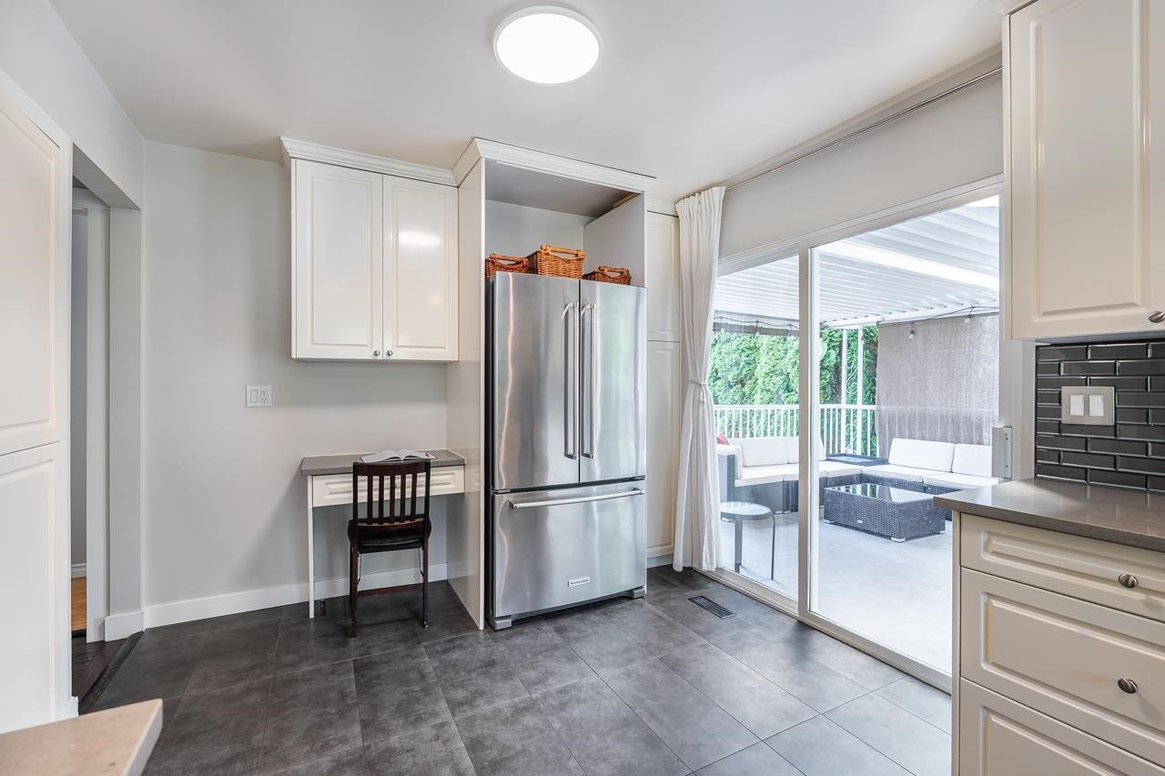 1566 Shaughnessy Street, Port Coquitlam, BC - Indoor Photo Showing Kitchen