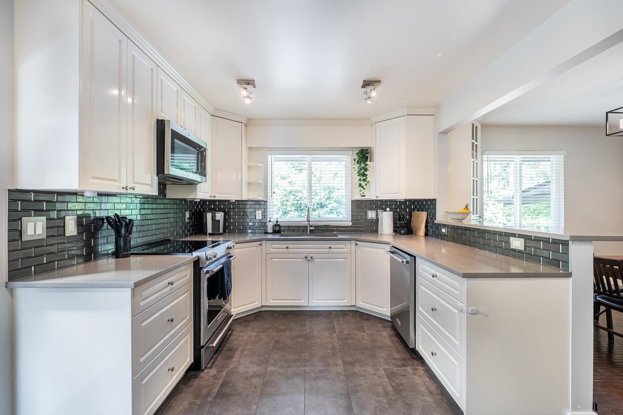 1566 Shaughnessy Street, Port Coquitlam, BC - Indoor Photo Showing Kitchen