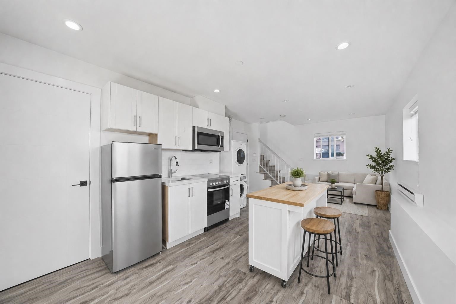 3123 7Th Avenue E, Vancouver, BC - Indoor Photo Showing Kitchen