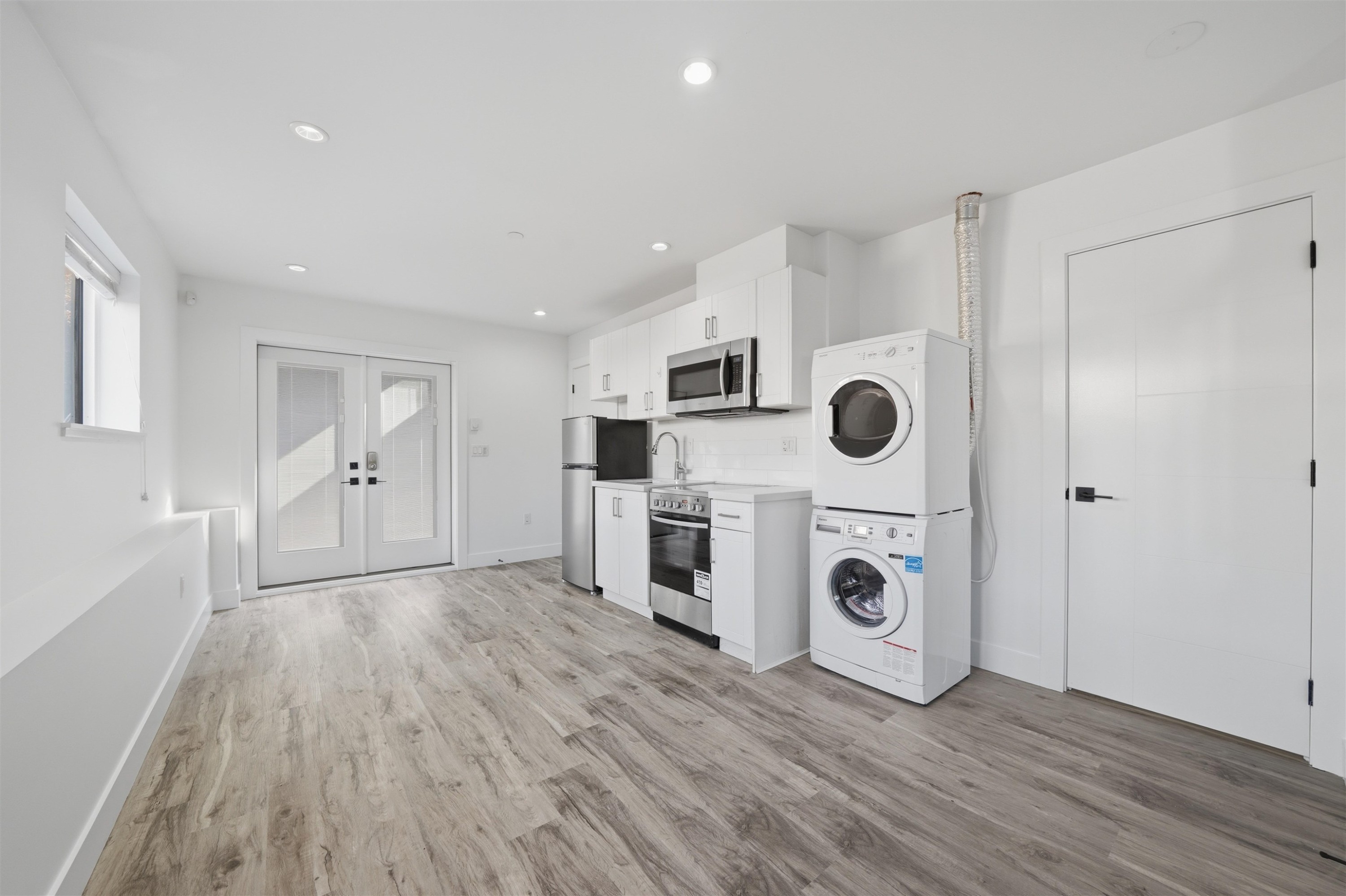 3123 7Th Avenue E, Vancouver, BC - Indoor Photo Showing Laundry Room