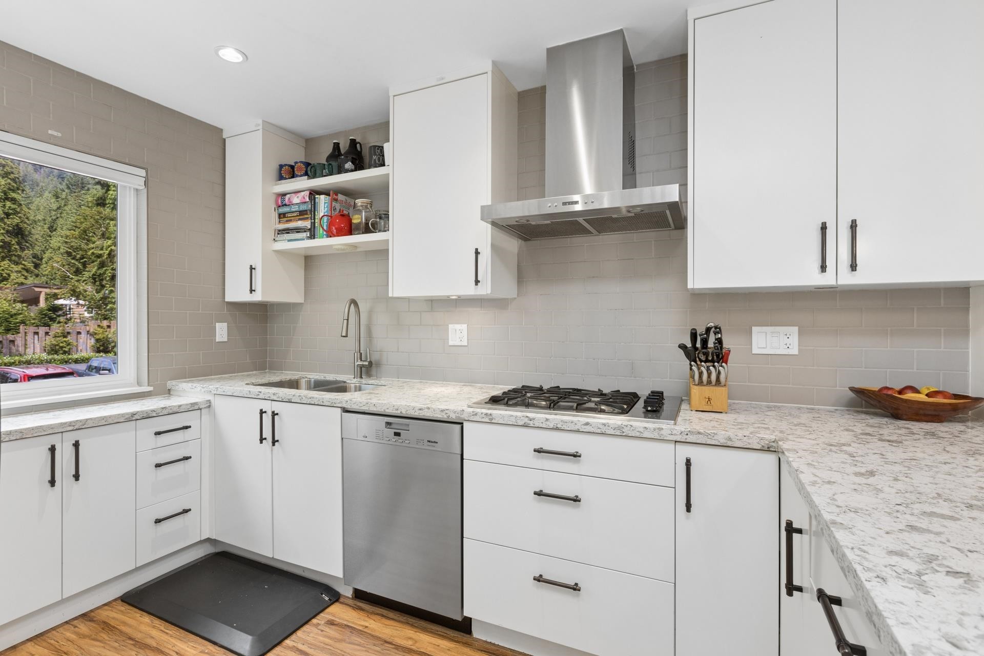 4715 Hoskins Road, North Vancouver, BC