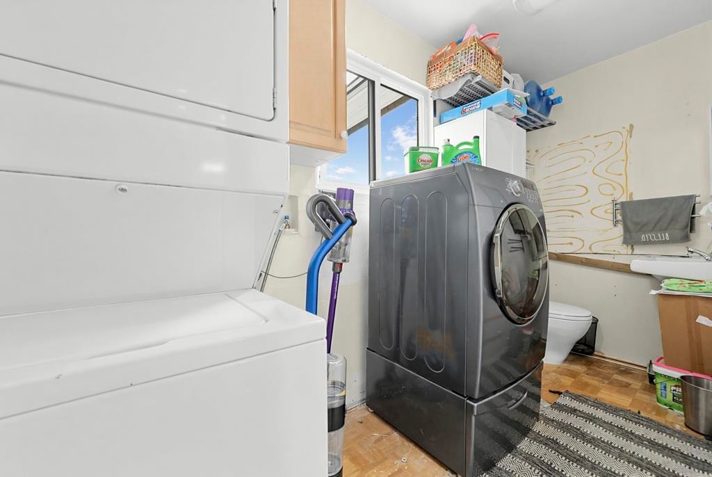 4580 Boundary Road, Burnaby, BC - Indoor Photo Showing Laundry Room