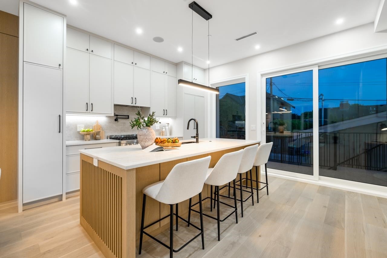 2078 57Th Avenue W, Vancouver, BC - Indoor